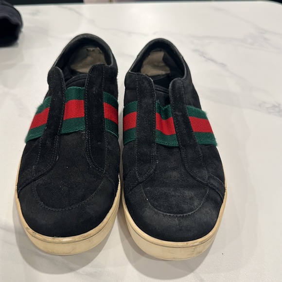 GUCCI SUEDE SLIP-ONS W/ SIGNATURE GREEN-RED STRIPE-BASE COLOR IS ORIGINALY CREAM - Picture 4 of 8